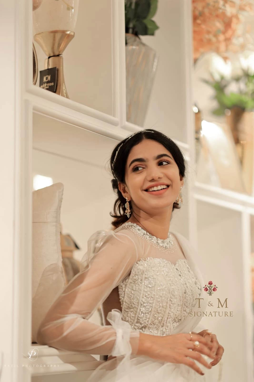 Elegant bride with a classic makeup look.